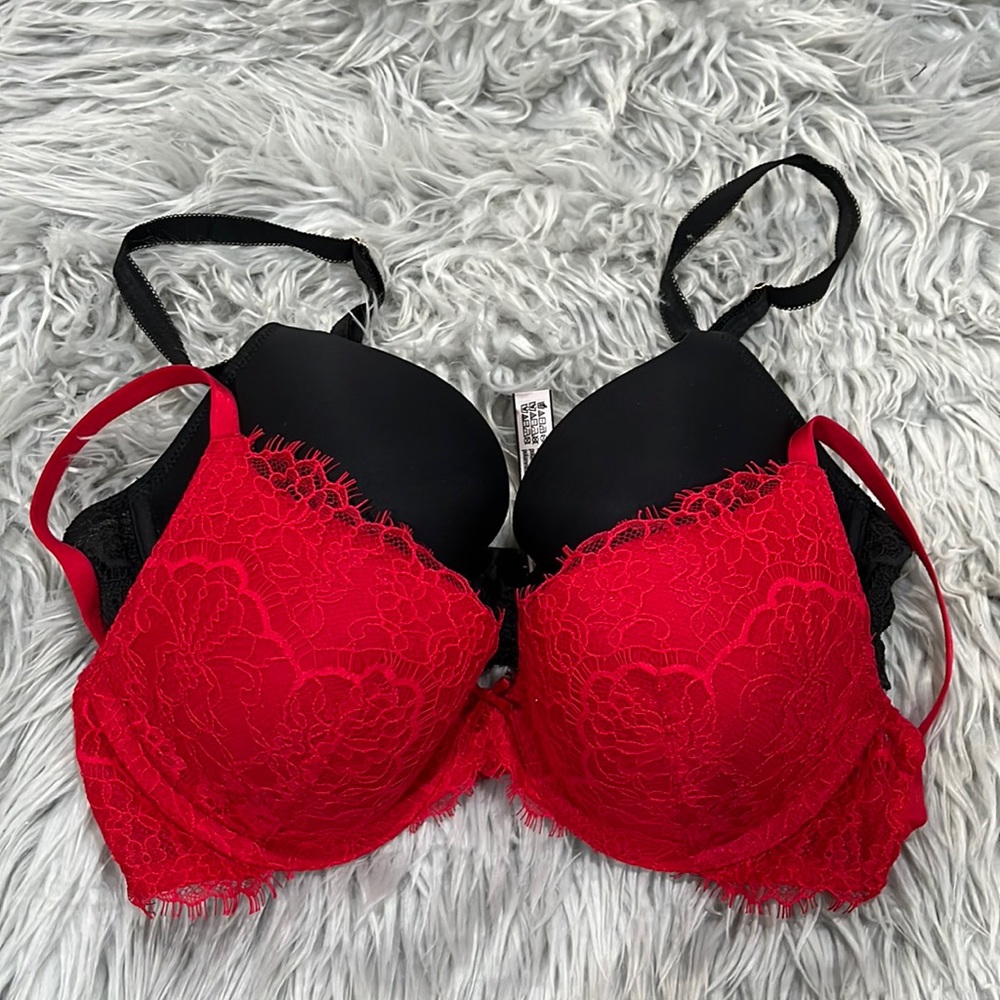 NWT Victoria Secret lightly lined full coverage bras